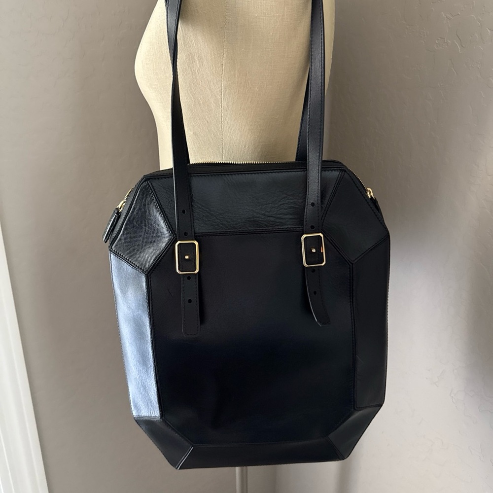 Genuine leather black pure/ Bag for business,hold laptop iPad 
15”/13”
Straps13”